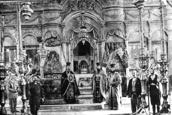 Το εσωτερικό του Ιερού Ναού το 1904. 