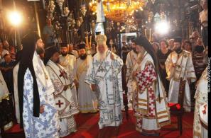 Χοροστατεί ο Αρχιεπίσκοπος Αθηνών και Πάσης Ελλάδος κ. Ιερώνυμος (15-8-2008). 