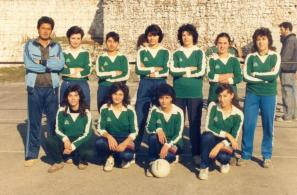 Γυναικεία ομάδα βόλεϋ Γυμναστικού Συλλόγου Αγιάσου «Όλυμπος» γύρω στο 1988 Από αριστερά όρθιες: Στρατής Σταυρακέλης (γυμναστής), Αθανασία (Σούλα) Γεωργίου Βουρλή, Πηνελόπη (Πϊτσα) Γεωργαντή, Σωτηρία Βαλαλά, Χρυσούλα Λαδιέλη, Κατερίνα Παλαιολόγου, Ειρήνη Σιμέλη. Από αριστερά καθιστές: Προκοπία Χτενέλη, Μυρσίνη Τσουκαρέλη, Μαρία Καμπιρέλη, Φανή Στυλιανέλη.