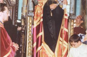 Ο μακαριστός Αρχιεπίσκοπος Αθηνών και πάσης Ελλάδος Σεραφείμ (κατά κόσμον Βησσαρίων Τίκας) στην εκκλησία της Παναγίας (2-10-1982).