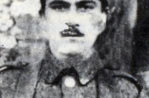 Αντώνης Αγρίτης. Σκοτώθηκε στα Άντρια στις 2-10-1950. 