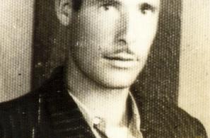 Βασίλης Αγρίτης. Σκοτώθηκε στη θέση Αμμ'δάρα Αμπελικού στις 29-8-1948. 