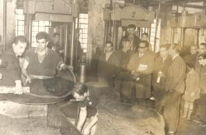Εργασίες στο ανακαινισμένο επί δημαρχίας Στρατή Τζίνη ελαιοτριβείο