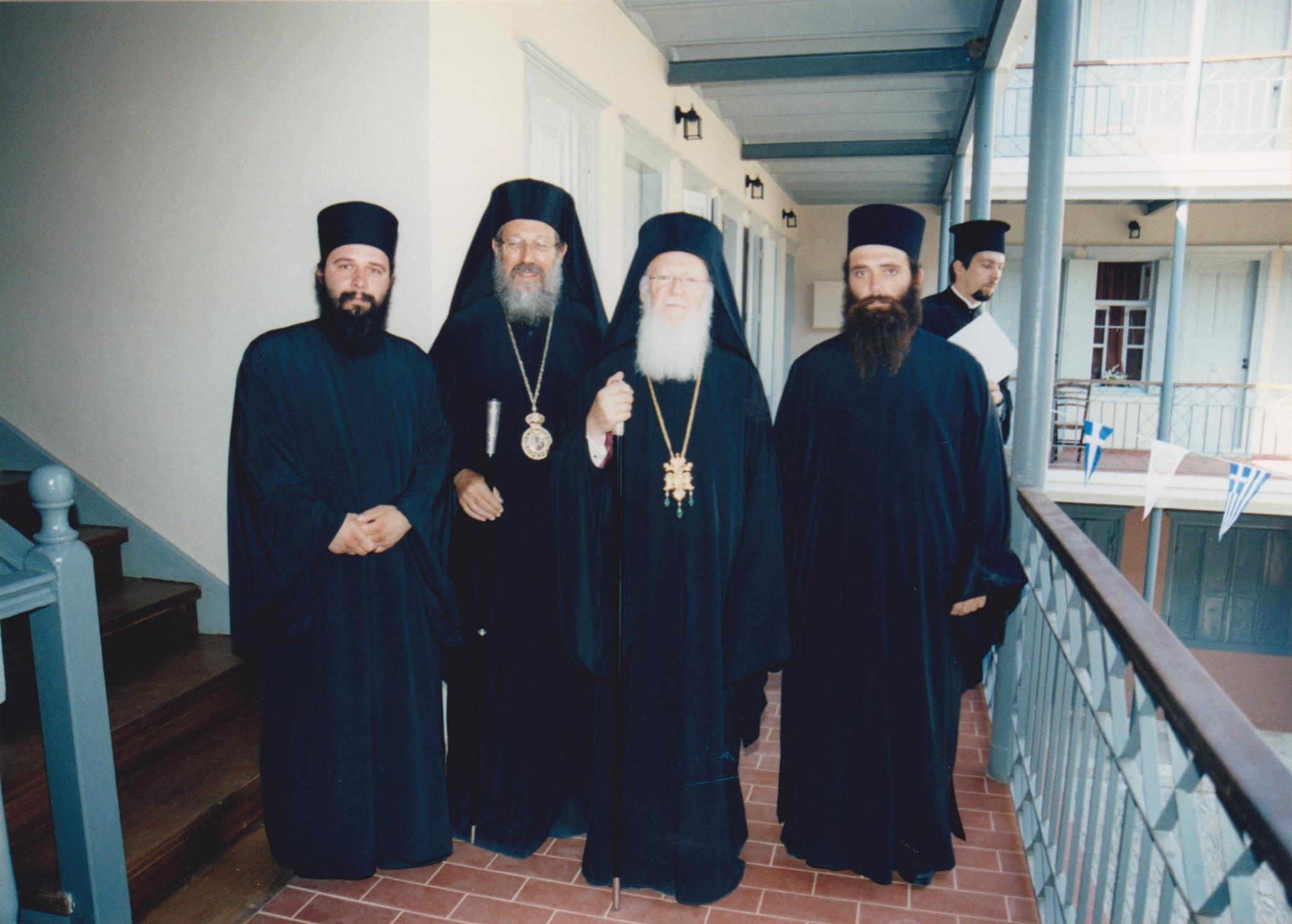 Ο Οικουμενικός Πατριάρχης Βαρθολομαίος Α΄ εγκαινίασε στις 12-8-2006 τον ανακαινισμένο Παλαιό Ξενώνα. 